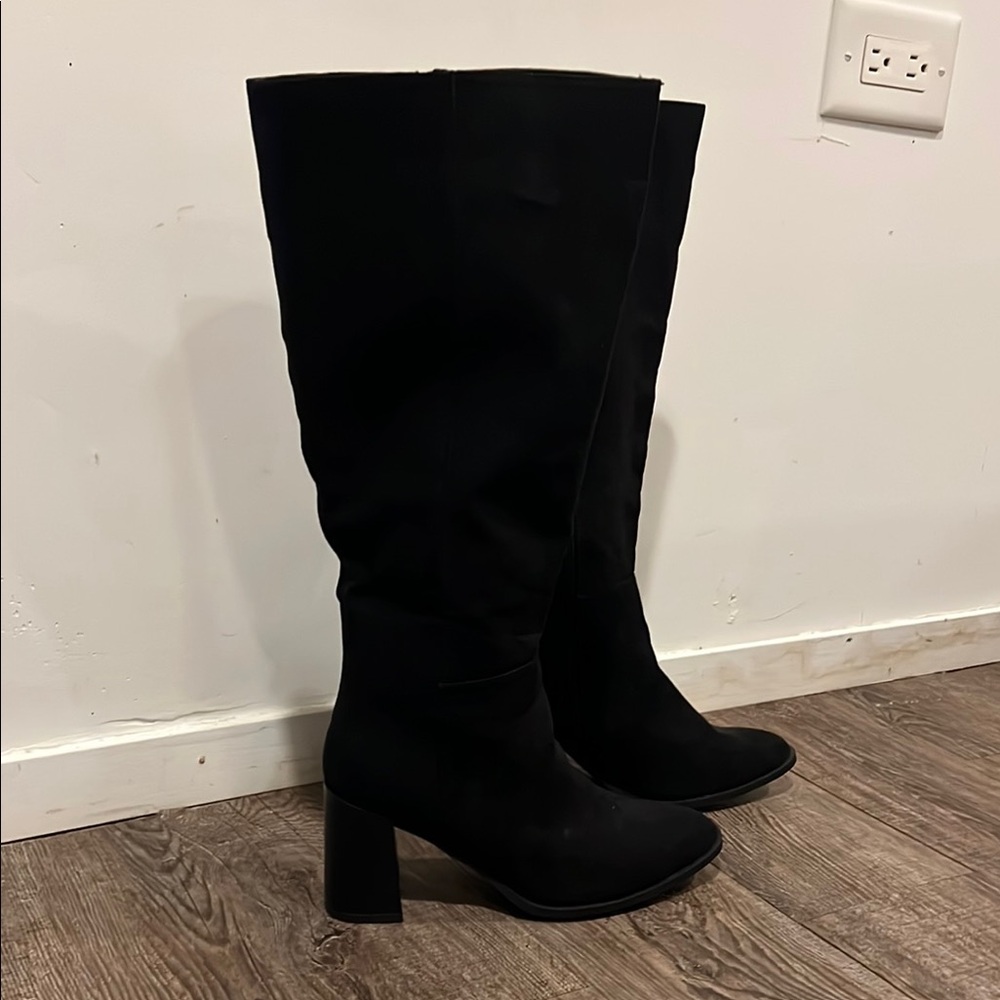 Elegant Black Knee-High Boots
